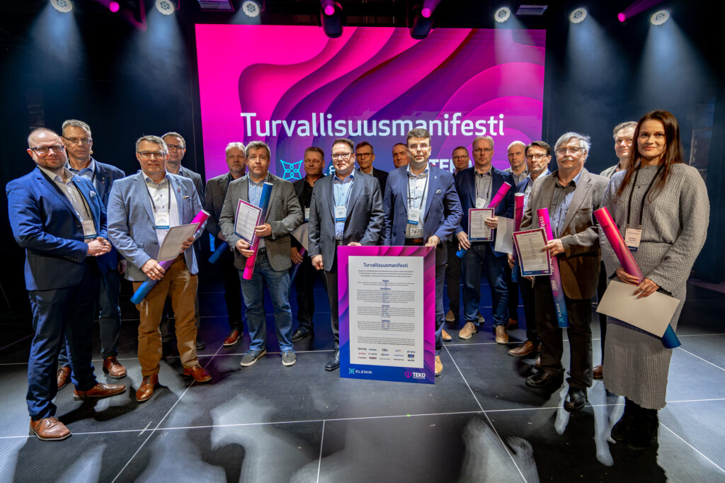 Turvallisuusmanifestin allekirjoitustilaisuus Kumppanipäivässä